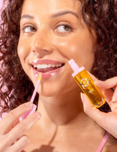 Load image into Gallery viewer, SPF50 3 in 1 Hydrate &amp; Plump Honey Lip Oil
